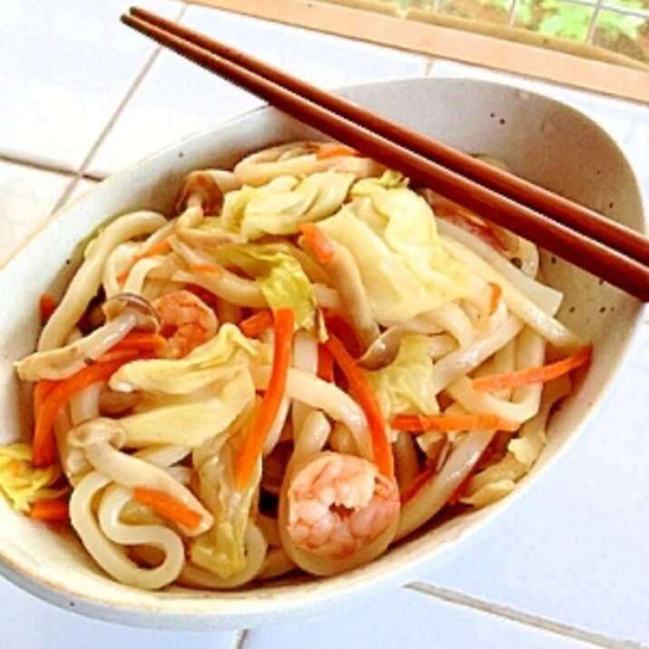 たっぷり野菜とエビの塩焼きうどん